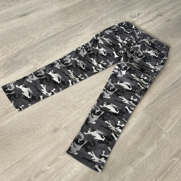 Men’s Camo chinos 30” waist 32” length ASOS DESIGN NWOT - Picture 5 of 6